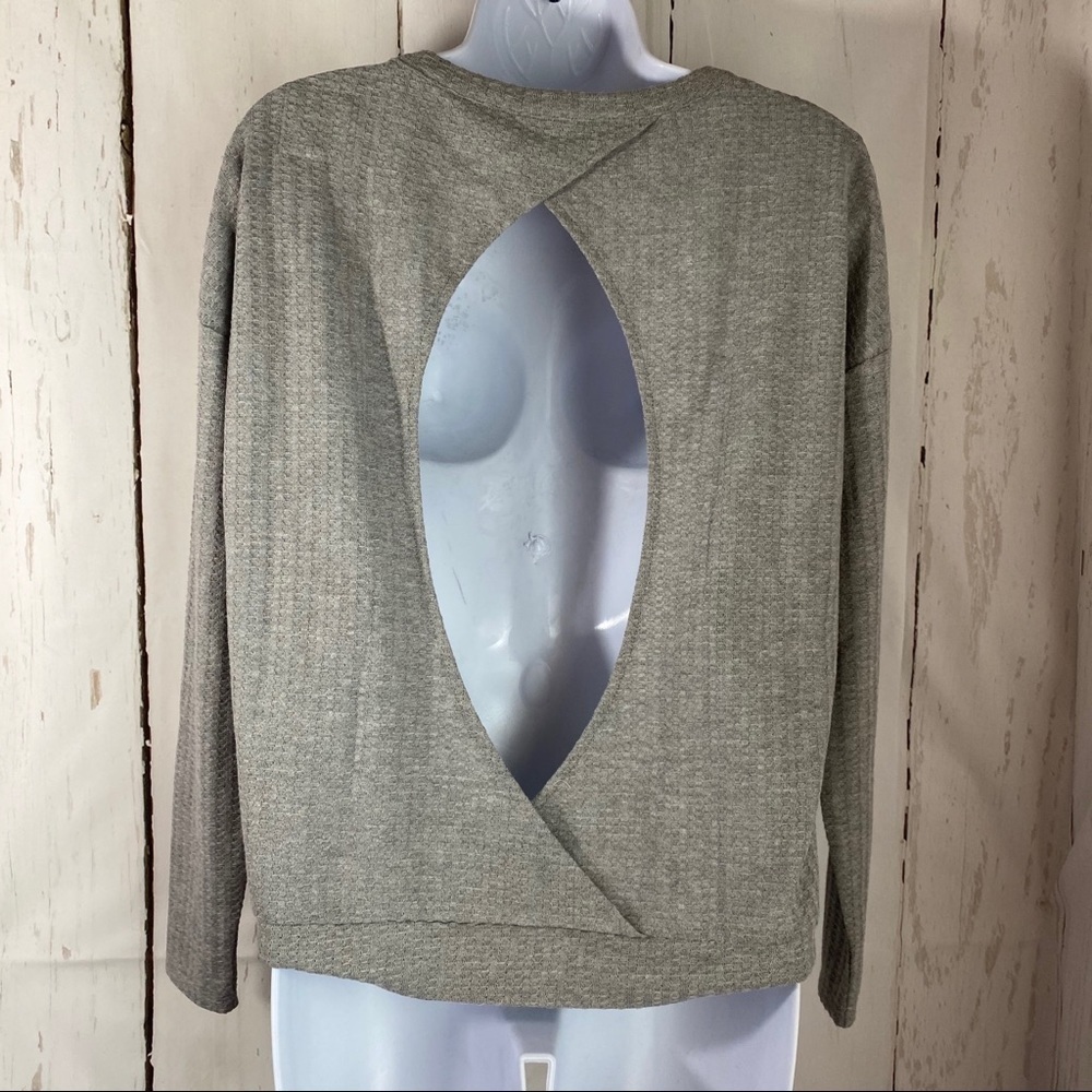Chaser Medium‎ Grey Waffle knit Open back shirt